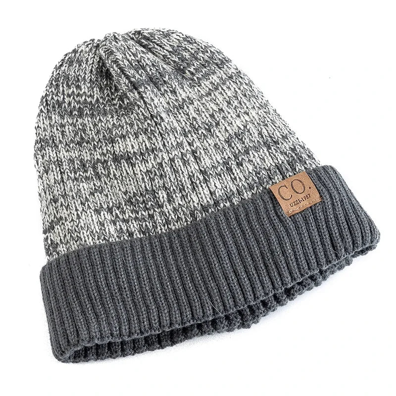 Two-Tone Winter Hat with Fur Lining – Warm Knitted Beanie