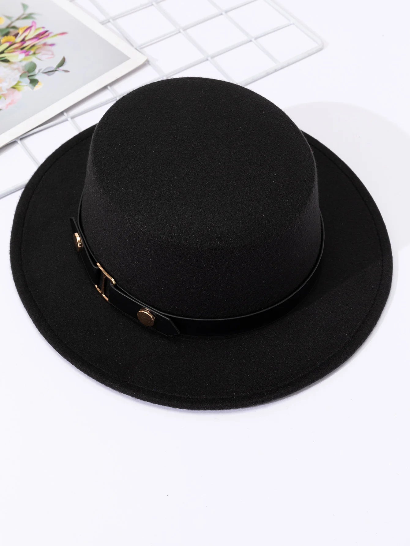 French socialite Hepburn style belt buckle flat top hat