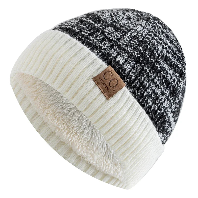 Two-Tone Winter Hat with Fur Lining – Warm Knitted Beanie