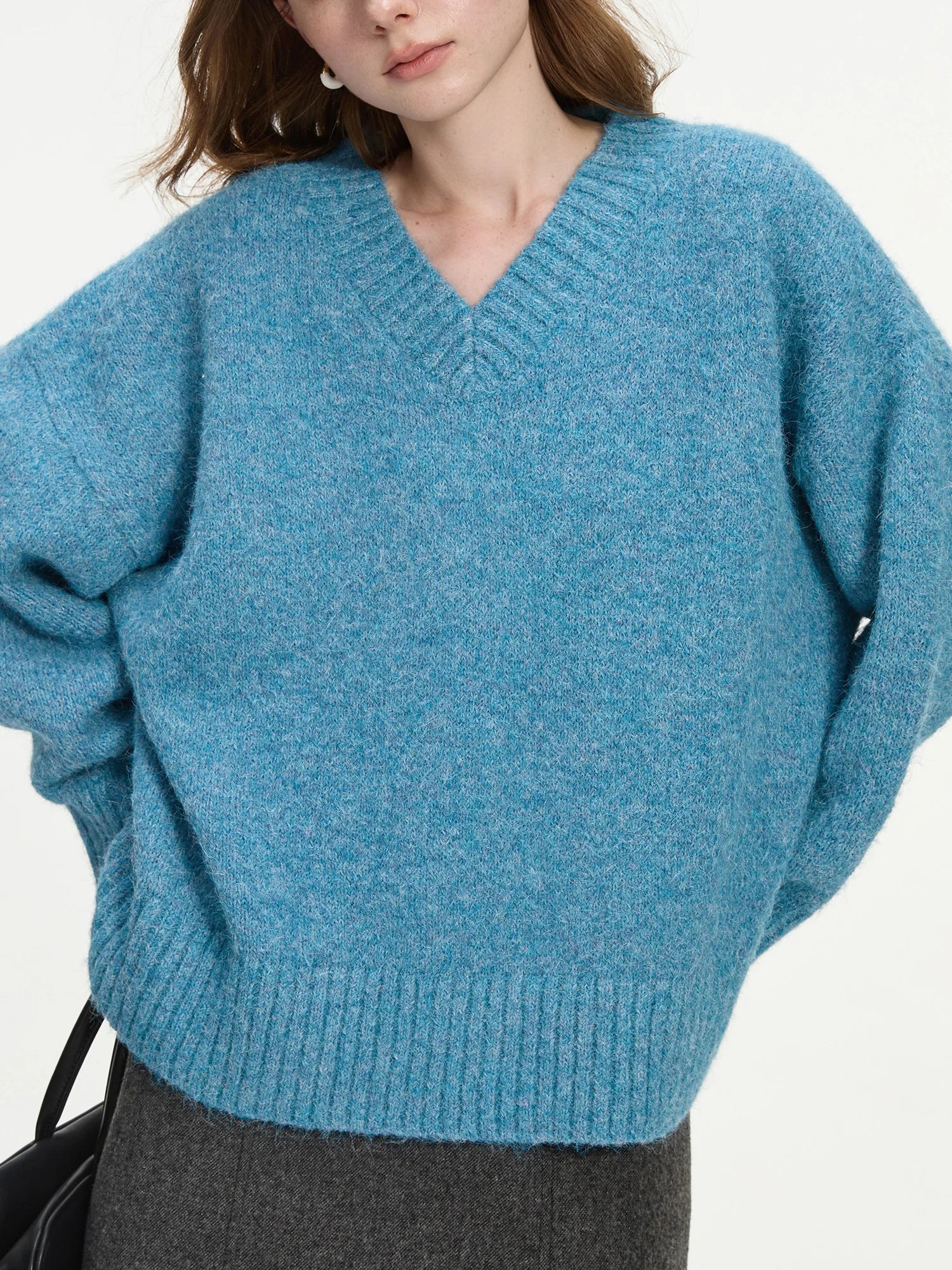 FSLE【3 Colors】Women V-Neck Pullover Sweater  5.1% Wool Warm Winter Long Sleeve Sleeve Tops Drop Sleeve Simple Top 24FS14156